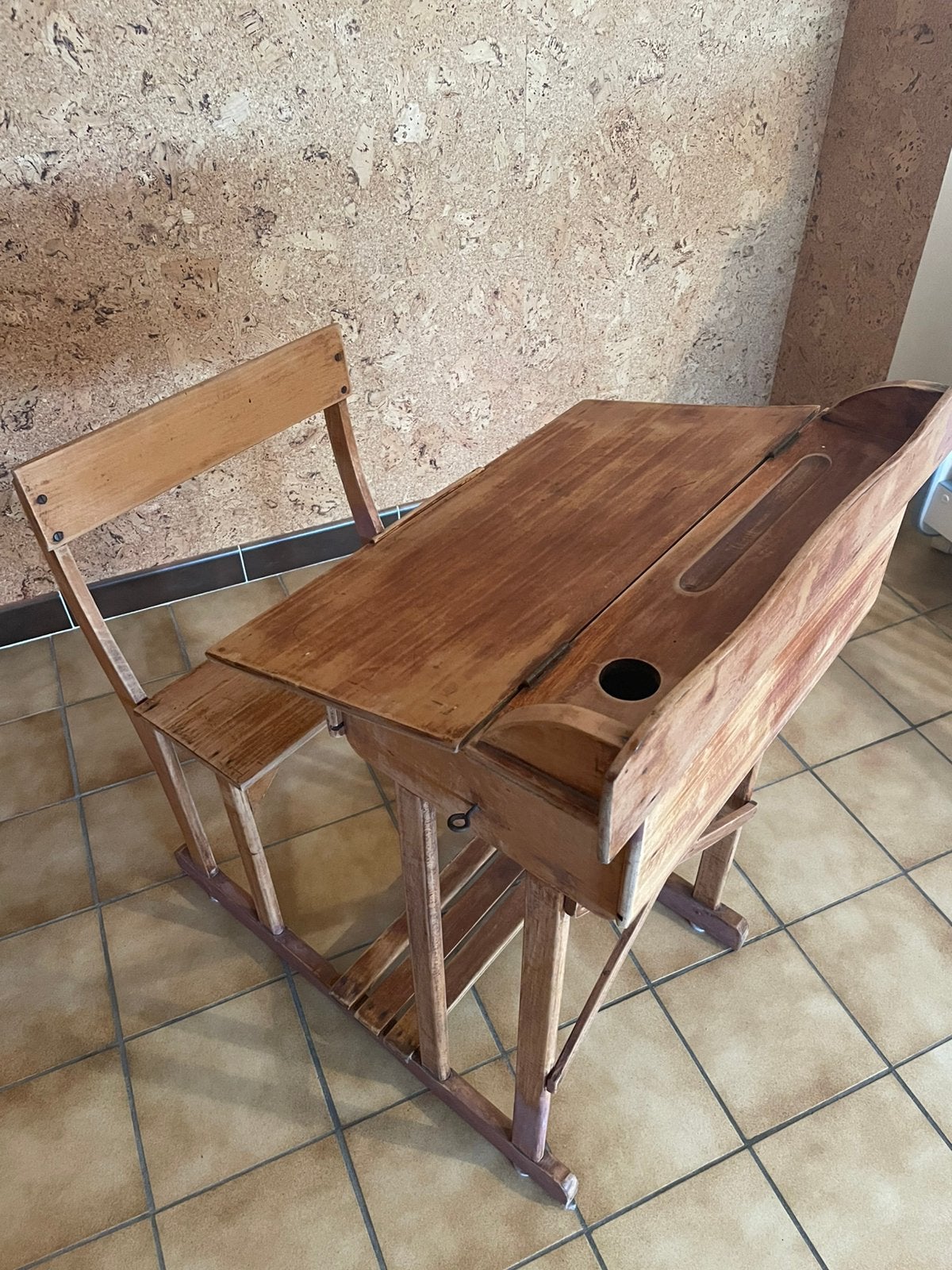 Oude lessenaar /schoolbank, Huis en Inrichting, Bureaus, Ophalen, Gebruikt, Bruin, Hout