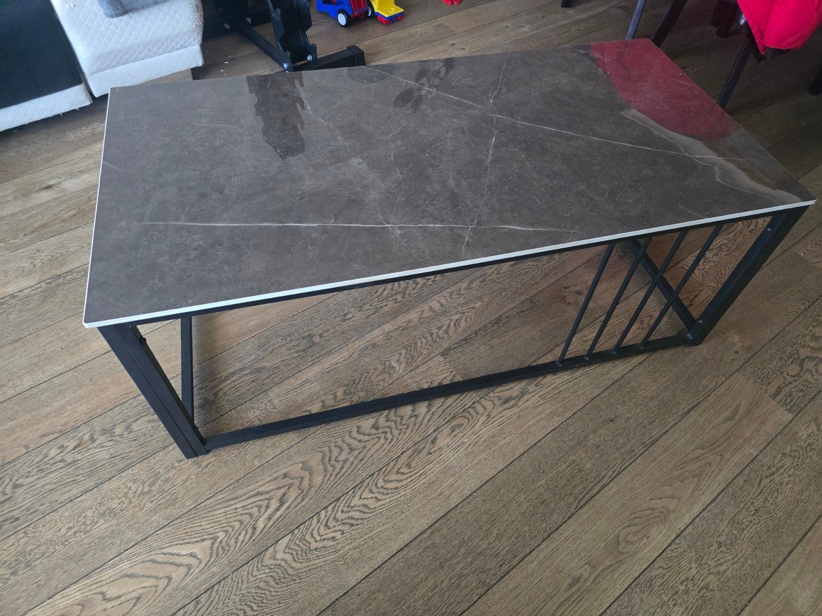 Table de salon en marbre, Enlèvement