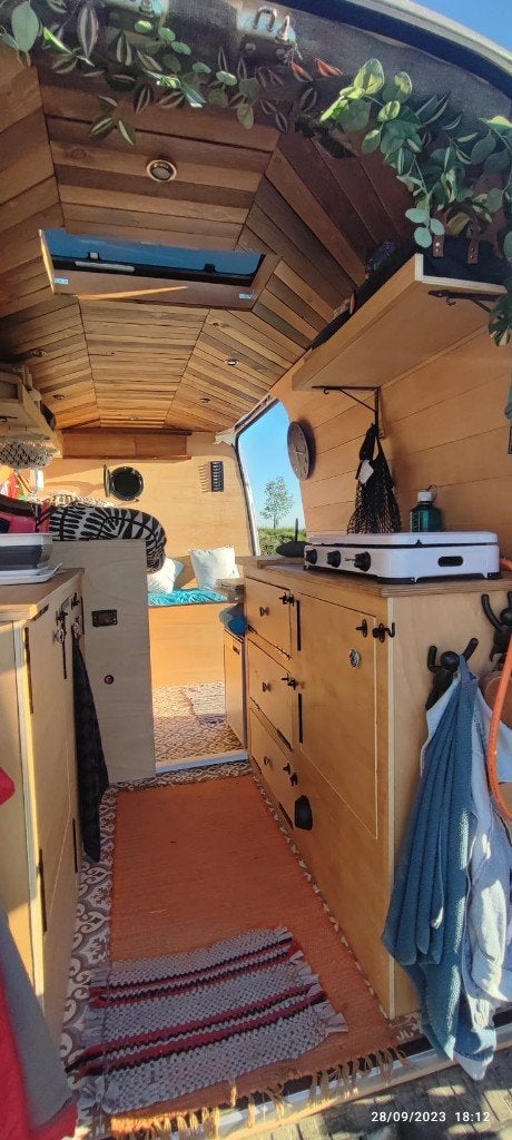 Van aménagé, Réfrigérateur, 5 à 6 mètres, Boîte manuelle, 5 à 6 mètres