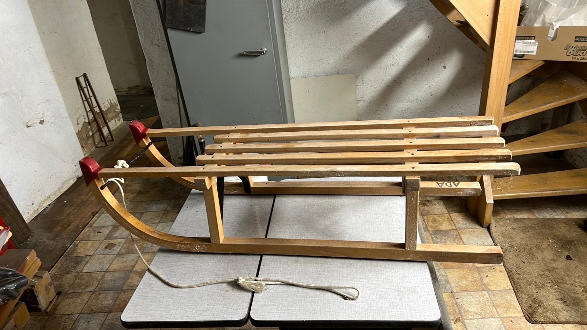 Traîneau en bois, Enlèvement, Utilisé