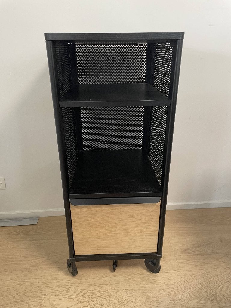 Bekant kast ikea zwart small, Ophalen, Zo goed als nieuw, Met plank(en)