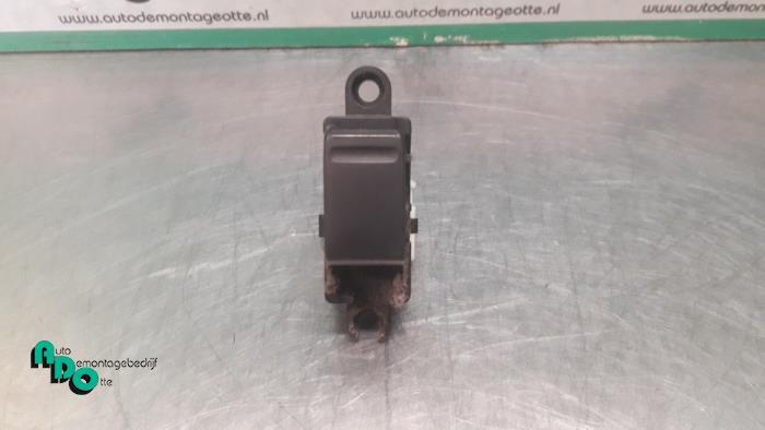 Elektrisch Raam Schakelaar van een Nissan Almera (Almera 02-, Gebruikt, -, -, Ophalen of Verzenden