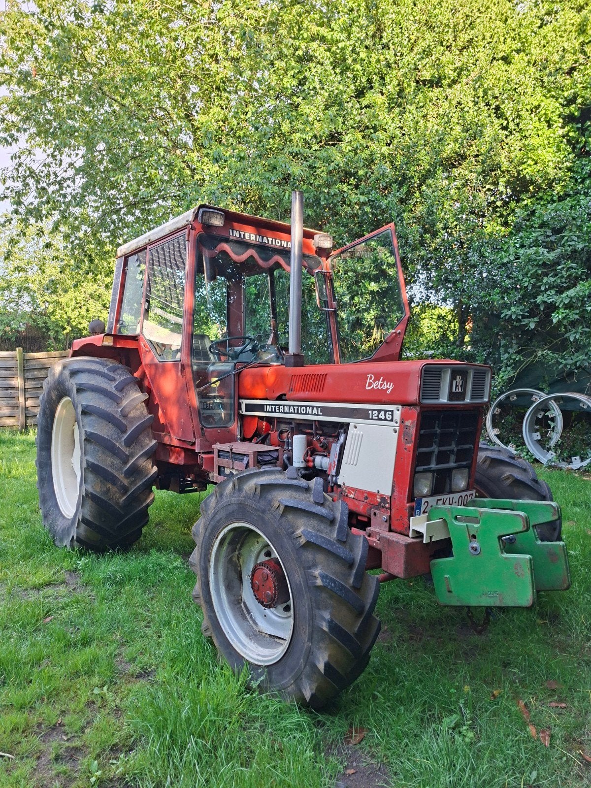International 1246, Zakelijke goederen, Ophalen