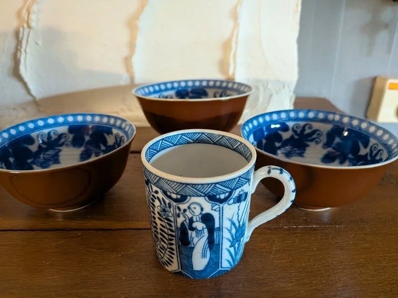 Set de 3 bols et 1 tasse en porcelaine vintage bleue, Enlèvement