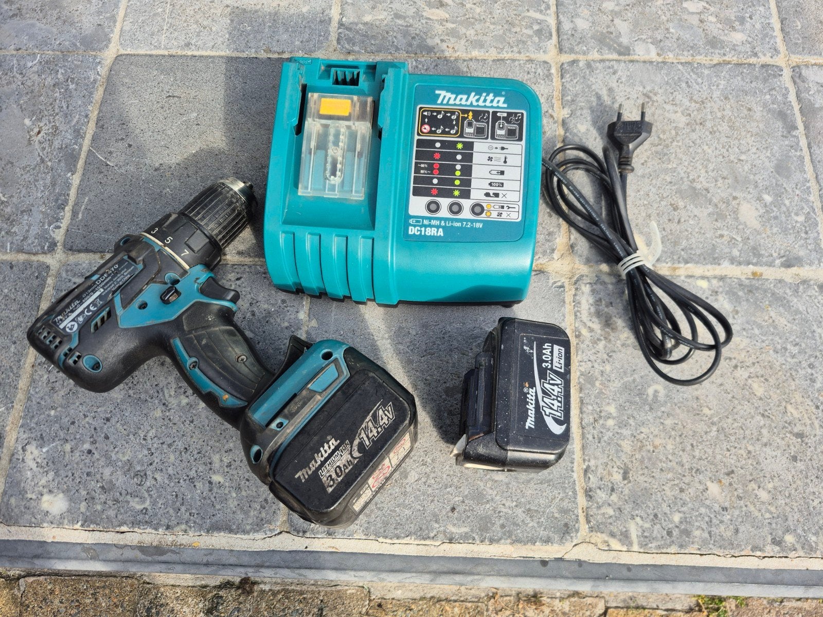 Makita DDR470 accuboormachine + 2accu's + snellader., Doe-het-zelf en Bouw, Ophalen