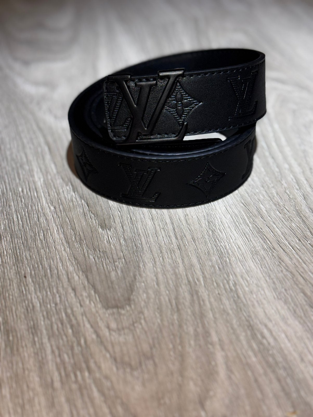 Ceinture louis vuitton noir 110cm, Vêtements | Hommes, Ceintures, Cuir véritable, Enlèvement ou Envoi, Comme neuf, 105 à 115 cm