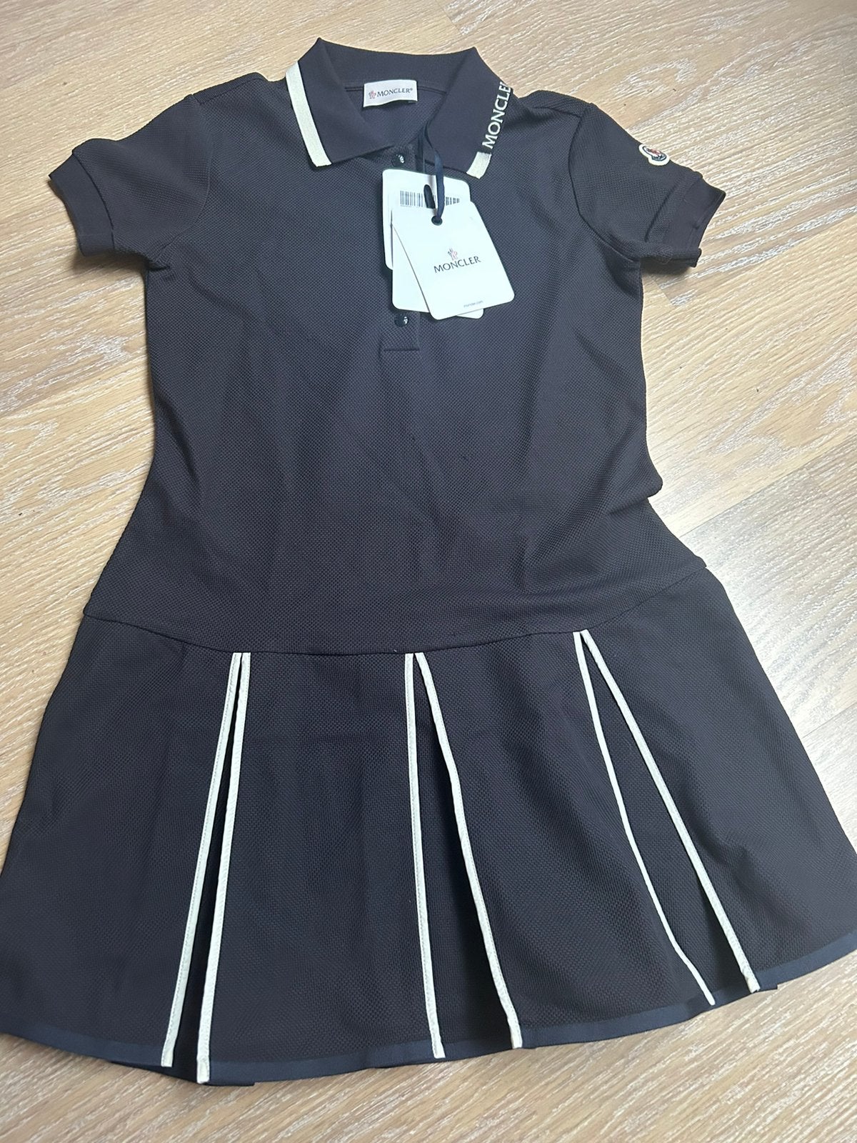 Moncler nieuwe jurk 340 euro, Enfants & Bébés, Envoi, Neuf