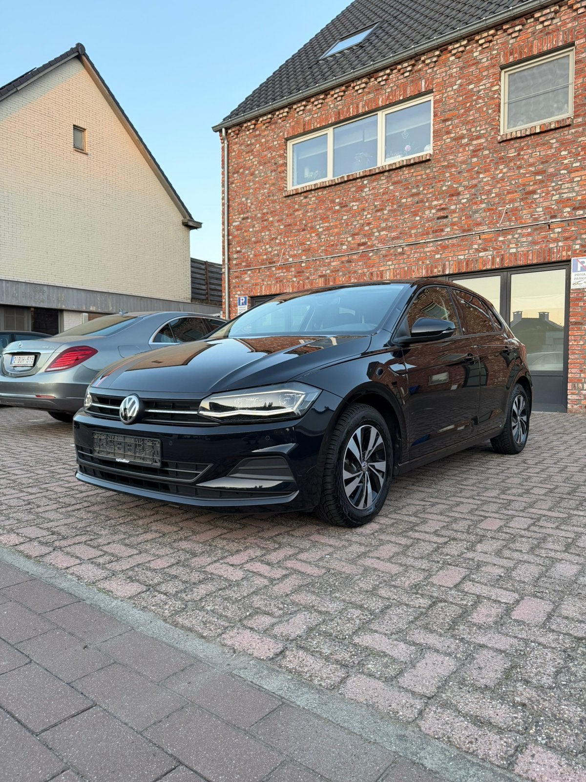 Volkswagen Polo 1.0 Beats/Xenon/Stoelverw/Keuring, Auto's, Volkswagen, Voorwielaandrijving, Euro 6, Leder en Stof, Zwart