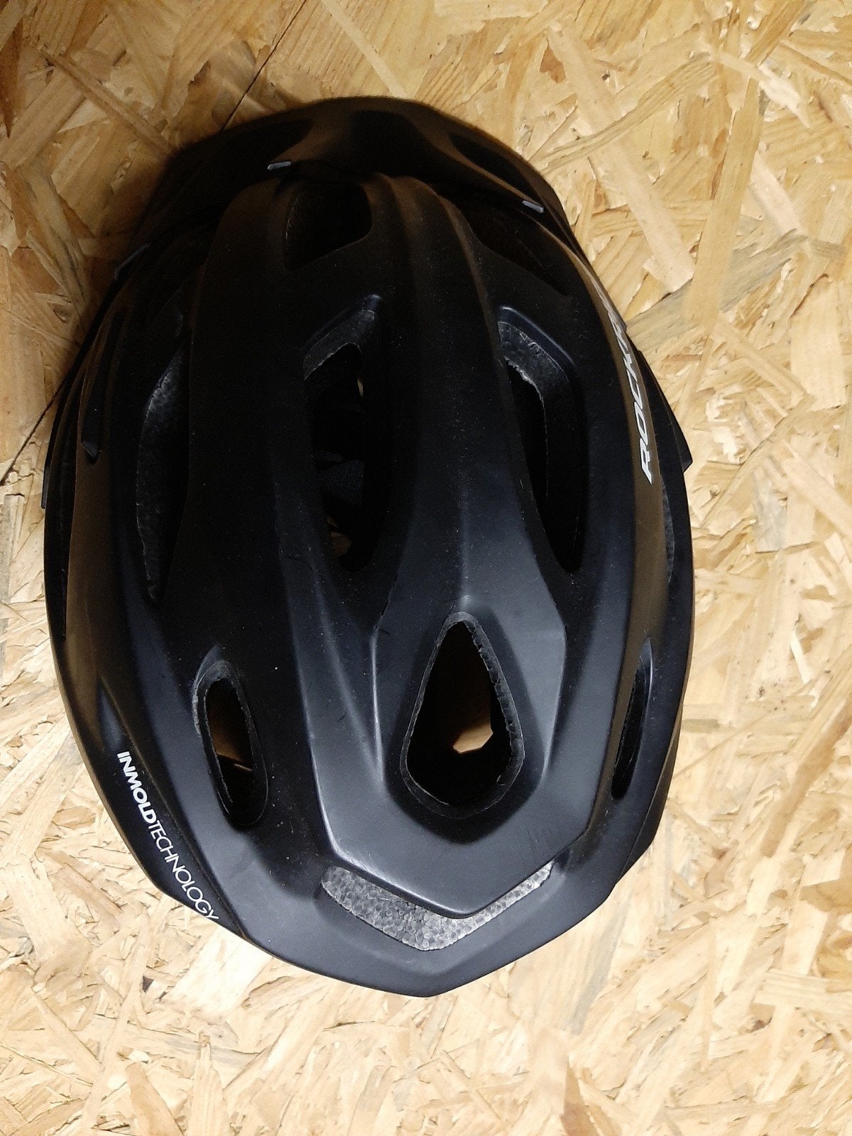 zwarte fietshelm, Fietsen en Brommers, Ophalen, Zo goed als nieuw, Heer of Dame, Decathlon Btwin
