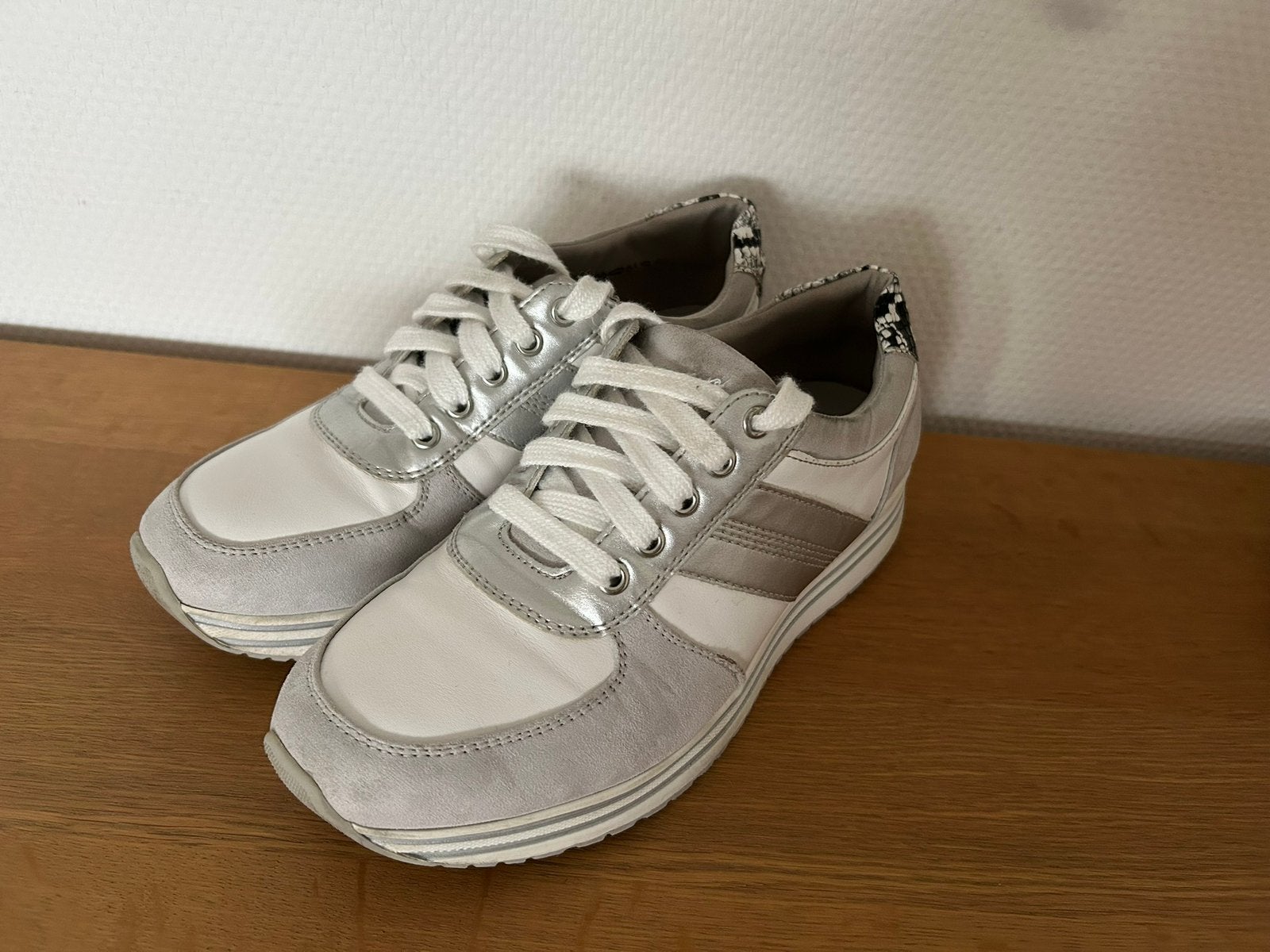 Witte grijze sneakers Graceland maat 37, Enlèvement ou Envoi, Sneakers et Baskets, Comme neuf, Blanc