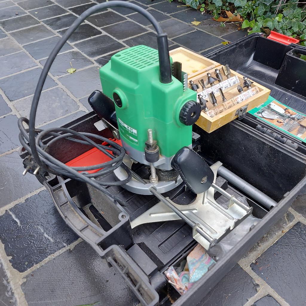 Défonceuse HITACHI, Doe-het-zelf en Bouw, Gereedschap | Freesmachines, Ophalen, Zo goed als nieuw, Elektrisch, HITACHI