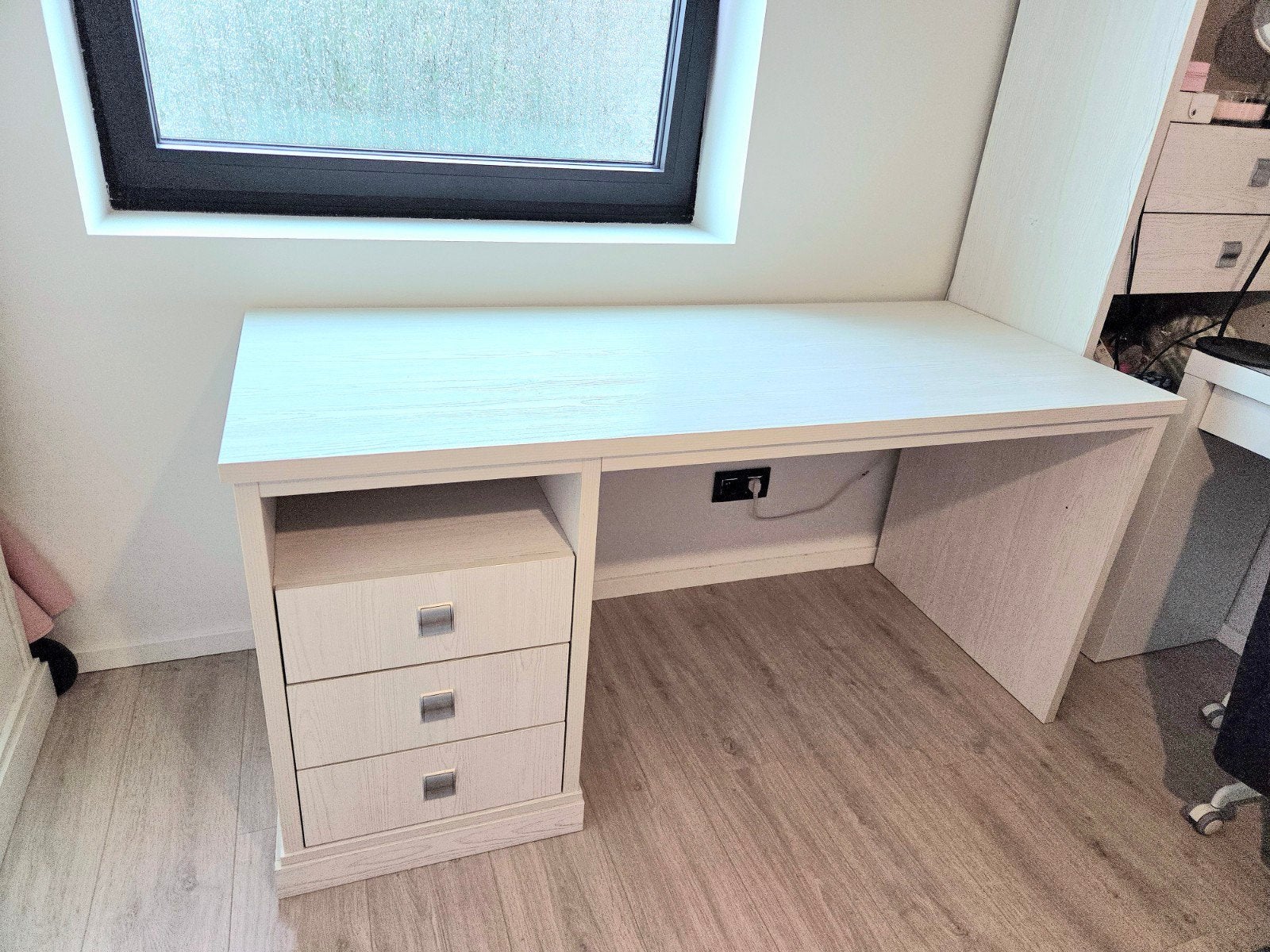 Mooie stevige bureau, Huis en Inrichting, Ophalen, 150 cm, Zo goed als nieuw, Klassiek
