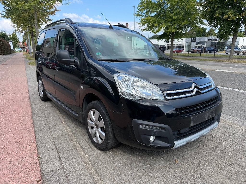 Citroen Berlingo 1.2i 130.000Km 2018 Gps*Camera, Auto's, Citroën, Voorwielaandrijving, Dealer onderhouden, Stof, Euro 6