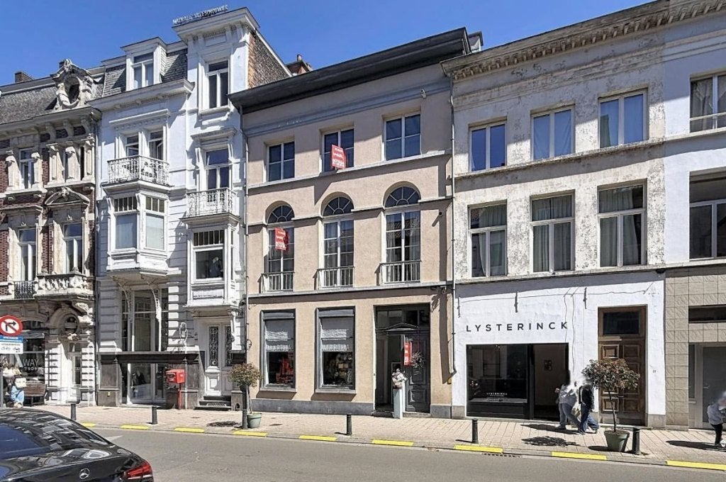 Gebouw met handelsgelijkvloers en twee appartementen in Gent, 250 m², Tot 200 m², 5 kamers, Verkoop zonder makelaar