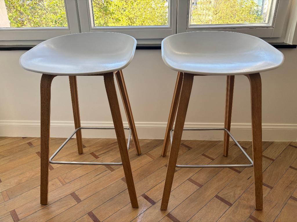 2 stuks Hay barkruk 65cm gelakt eiken onderstel White, 60 tot 90 cm, Zo goed als nieuw, 2 krukken, Ophalen