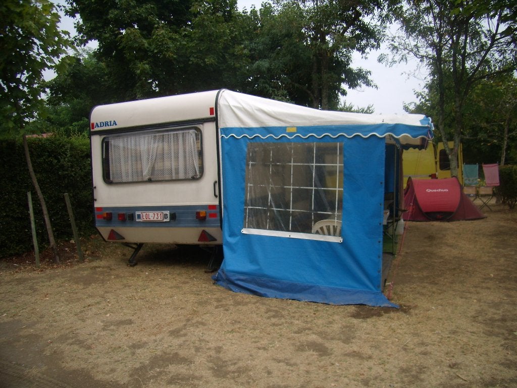 CARAVANE VINTAGE - de 750 kg, 4 à 5 mètres, Particulier, Siège standard, Adria