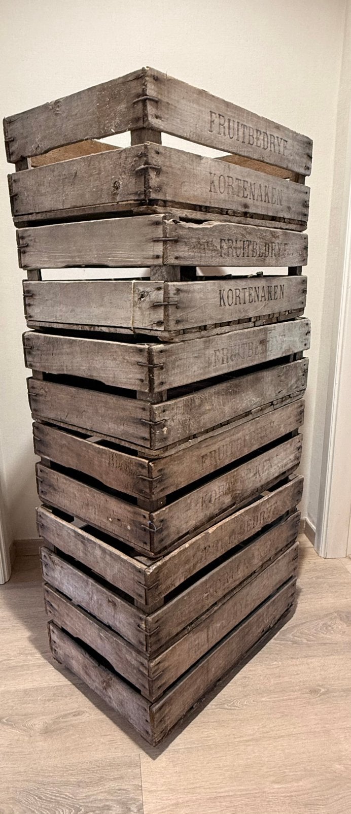 Fruitkisten, Enlèvement