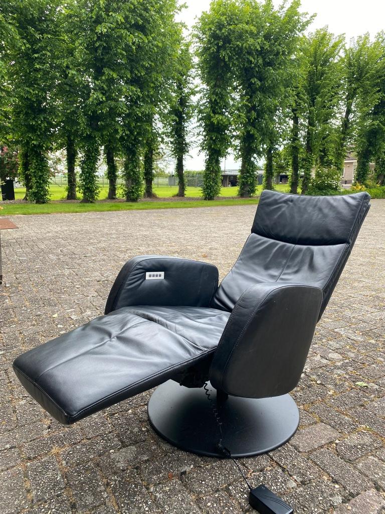 Fauteuil inclinable électrique en cuir noir avec base ronde, Moins de 75 cm, Enlèvement ou Envoi, Utilisé, 50 à 75 cm