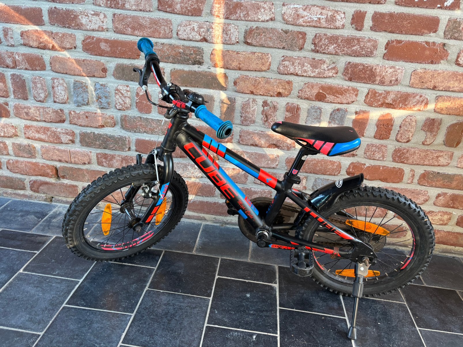 Kinderfiets Cube 16 inch zwart, aluminium, Ophalen, Terugtraprem, V-brakes, Aluminium