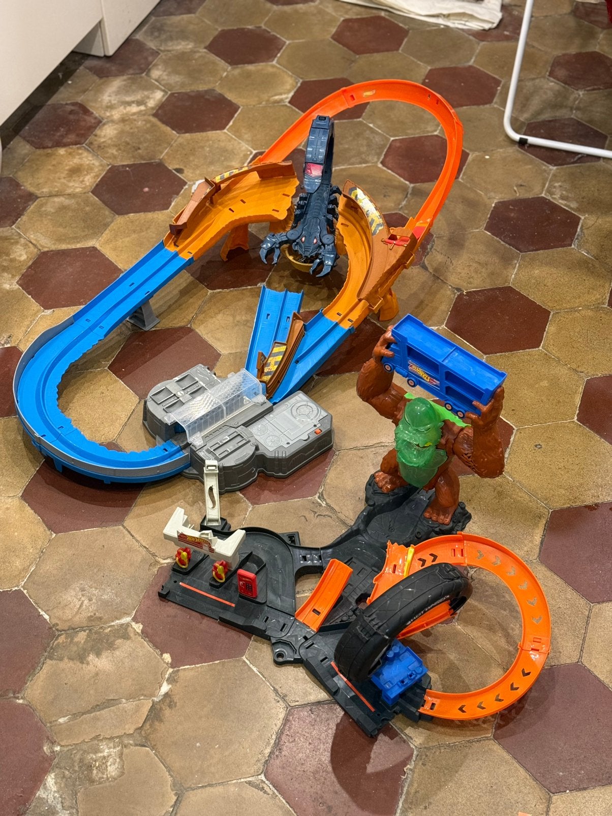 Hot Wheels Track Sets / Circuits / Racebanen (2 sets), Kinderen en Baby's, Speelgoed | Racebanen, Ophalen, Zo goed als nieuw, Hot Wheels