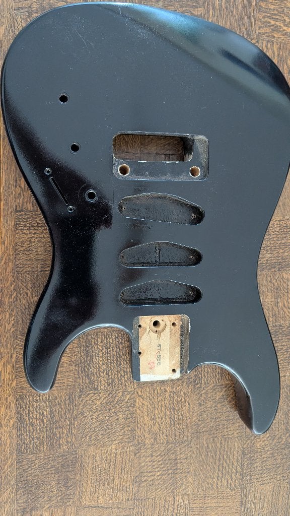 Corps fender stratocaster "HM" original à restaurer, Musique & Instruments, Instruments | Pièces, Guitare électrique, Enlèvement
