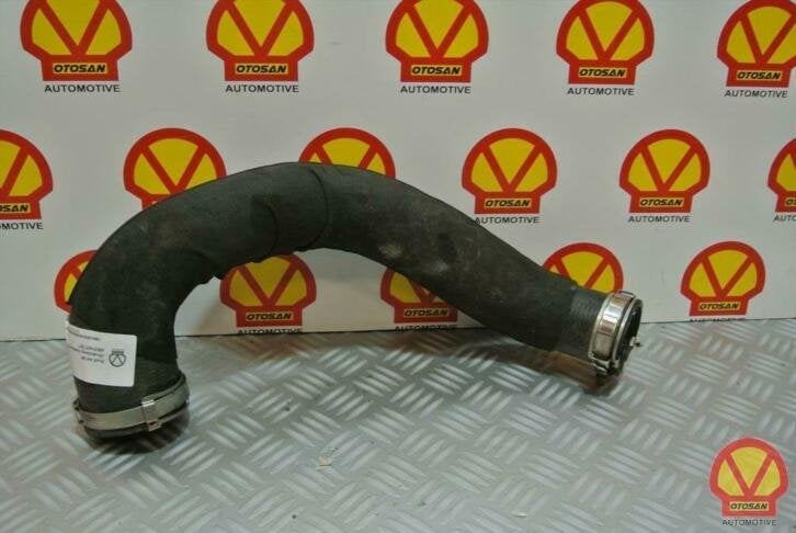 tuyau de pression de tuyau de refroidisseur interm diaire d', AUDI AG, Auto-Union-Strasse 1
85045  Ingolstadt, DE, Audi, Utilisé