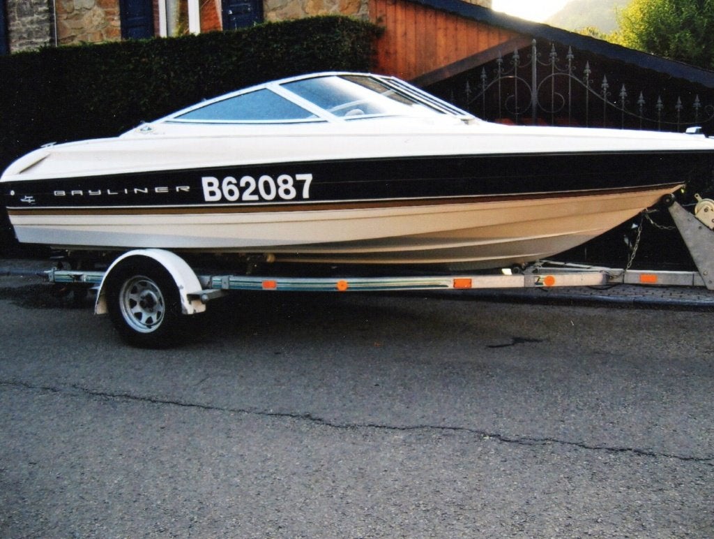 Bateaux, Watersport en Boten, Speedboten, Zo goed als nieuw, Bayliner, Benzine, 120 tot 200 pk, Binnenboordmotor, Composieten