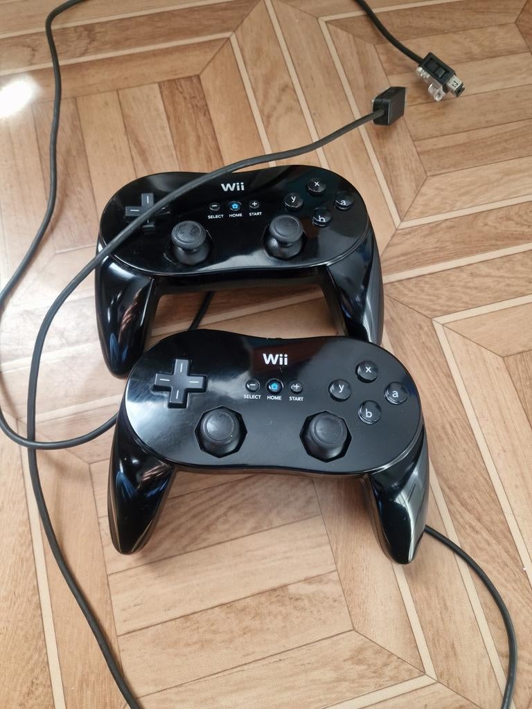 Lot de 2 Manettes Wii Classic Controller Pro Officielles, Consoles de jeu & Jeux vidéo, Enlèvement ou Envoi