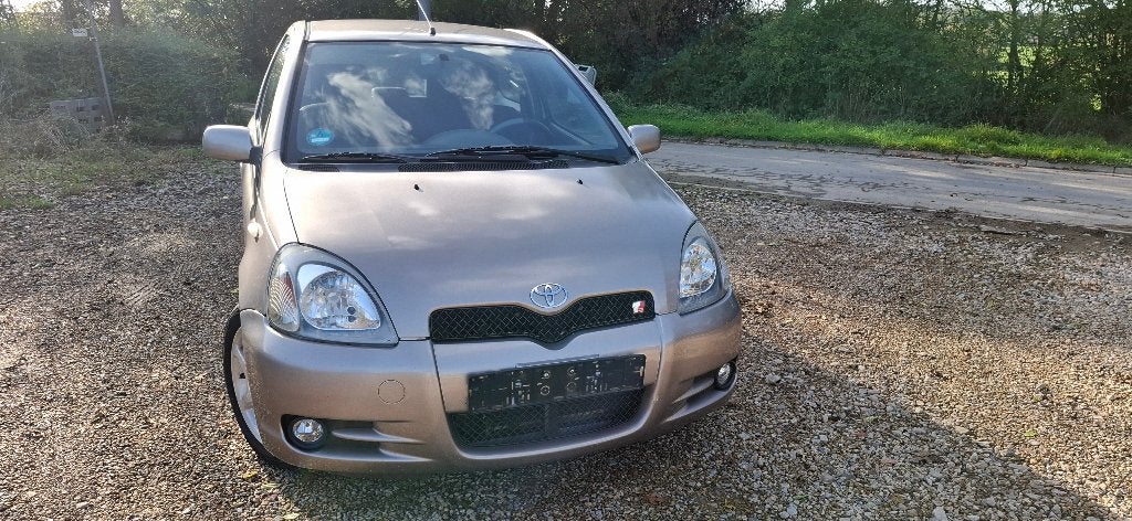 Toyota Yaris TS  voor onderdelen/klusjesman/export RED CARD, Auto's, Overige kleuren, Handgeschakeld, 1500 cc, Particulier