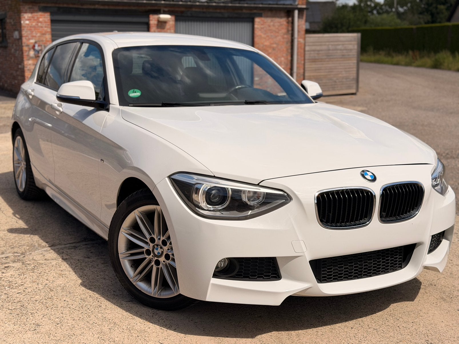 BMW SÉRIE 1 116iA ✅ Pack M / CARPLAY GARANTIE AUTOMATIQUE, Autos, 100 kW, Achat, Euro 6, Carnet d'entretien