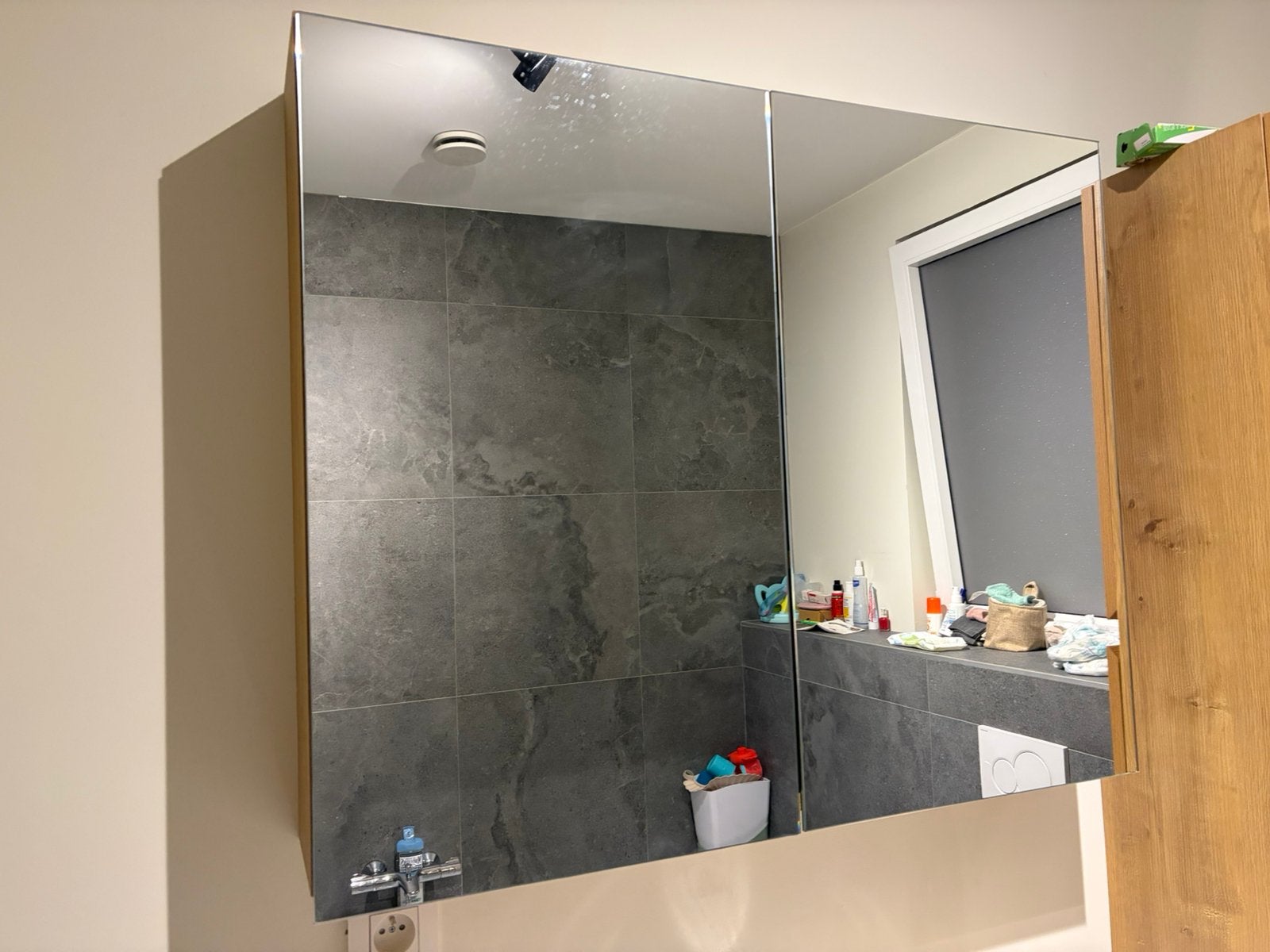 Armoir miroir neuve encore en embalee cause double achat, Neuf, Armoire à miroir, Moins de 25 cm, Moins de 100 cm