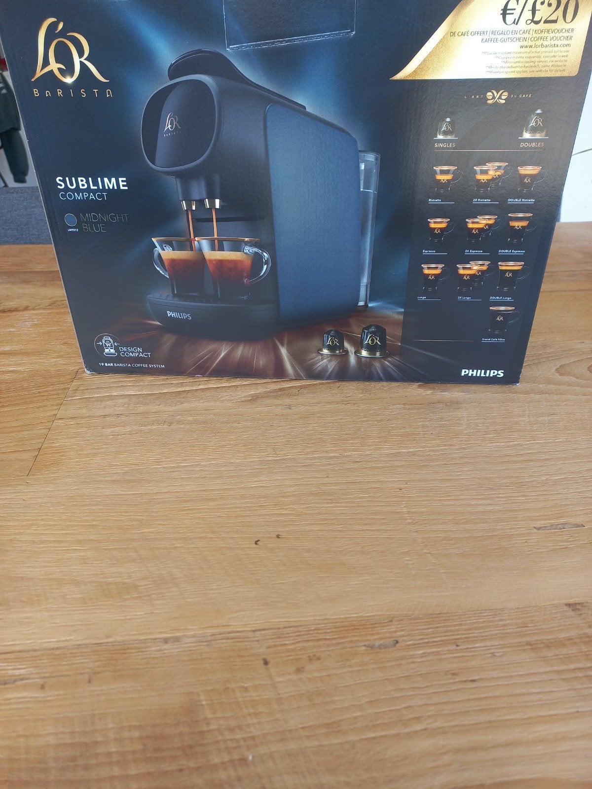 Une machine à café toute neuve a été gagnée lors d'un tirage, Neuf, Réservoir d'eau amovible, Dosettes et capsules de café, 2 à 4 tasses