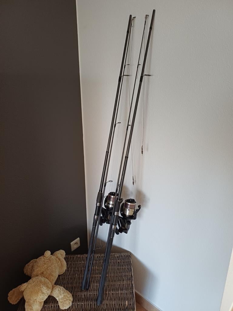 2x Shimano Tribal Stalker 9ft - 3lb in Wychwood rod sleeves, Ophalen of Verzenden