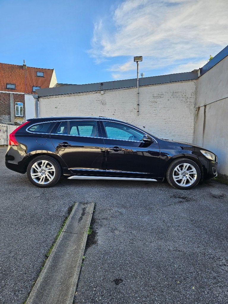 Volvo V60 2.0 D3 5-cilinder Geartronic / Summum / Topstaat!, Autos, Volvo, Cuir, Euro 5, 149 g/km, Entretenue par le concessionnaire