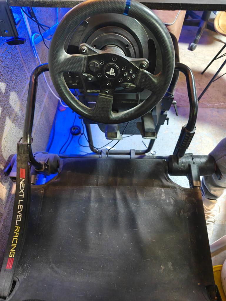 Next Level Racing cockpit + Thrustmaster stuur – racesimulat, Ophalen