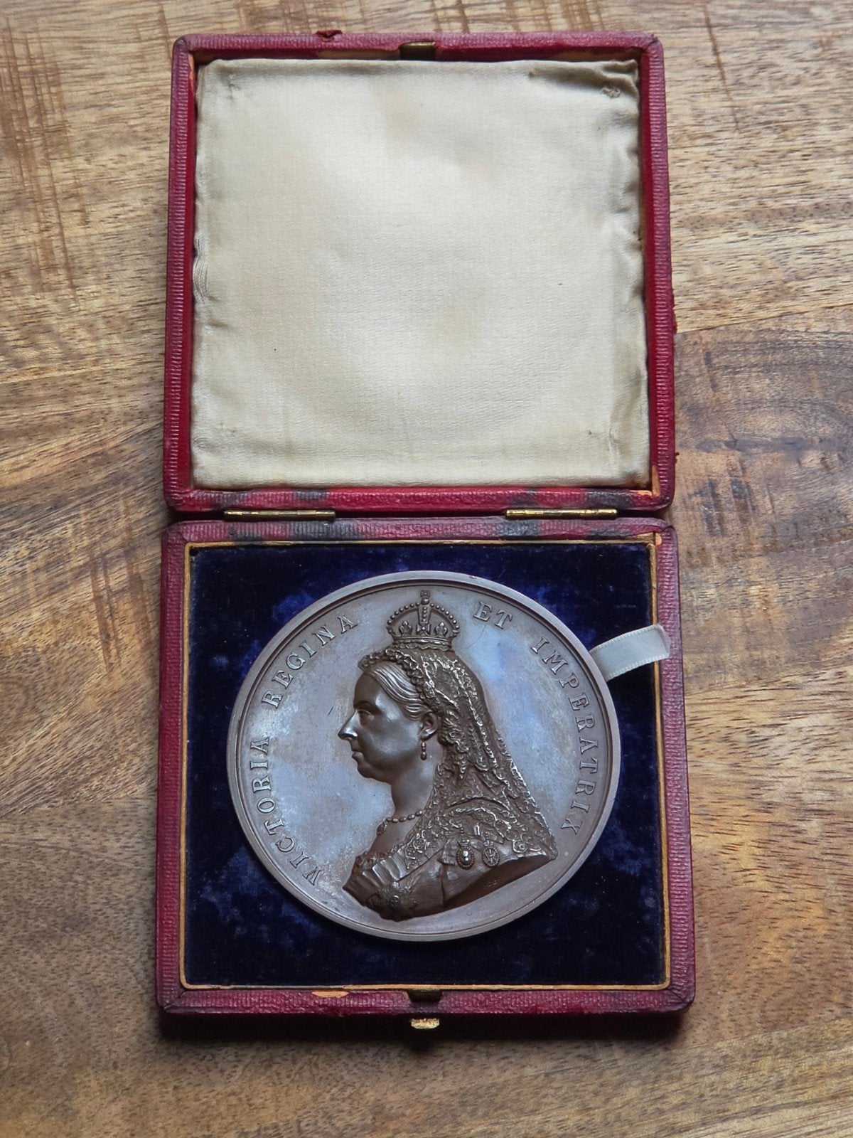 Officiële medaille 1887 Golden Jubilee Queen Victoria 77mm, Ophalen of Verzenden