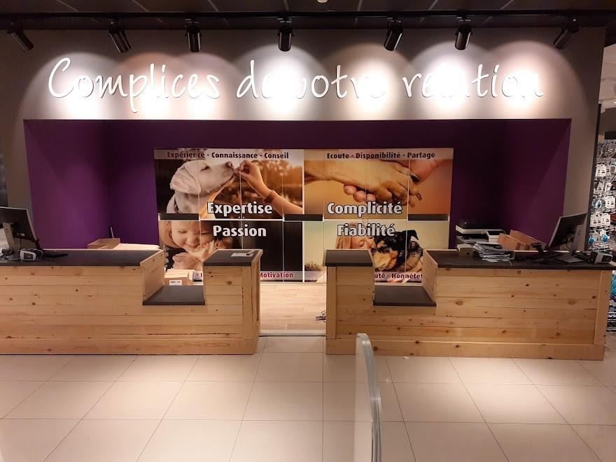 A VENDRE – 2 comptoirs de magasin en bois, Enlèvement
