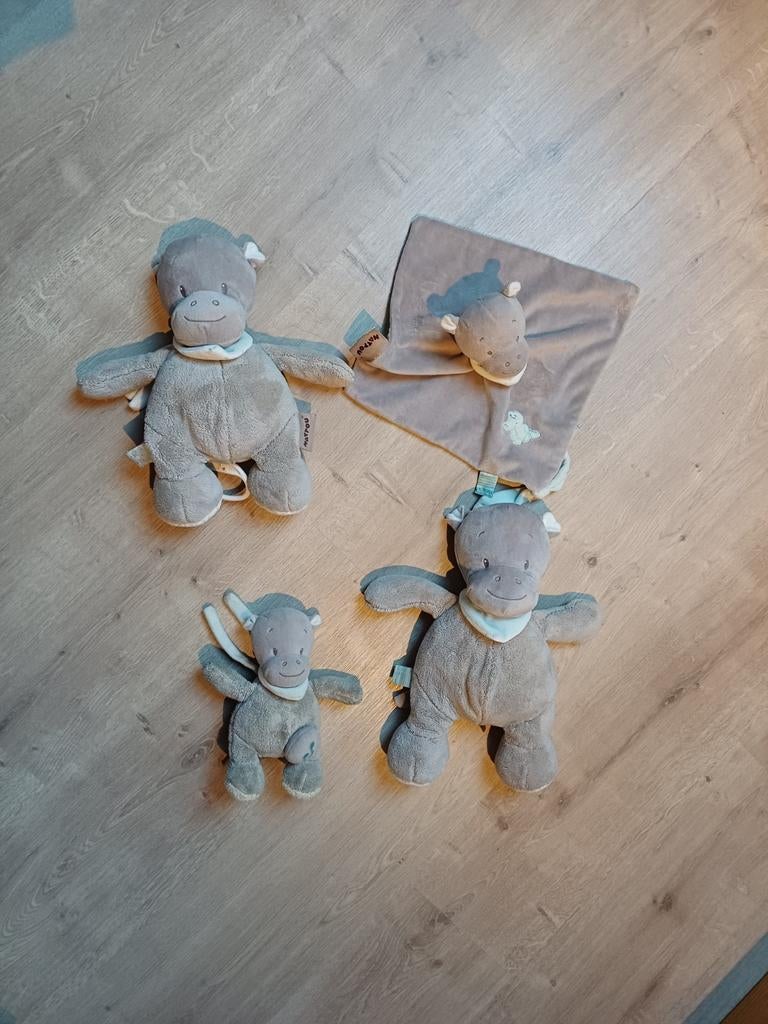 4 knuffels van Nattou, Ophalen