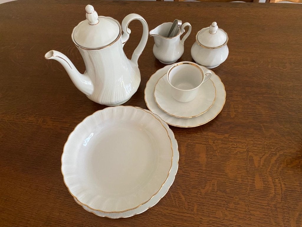 Servies met gouden rand, Ophalen