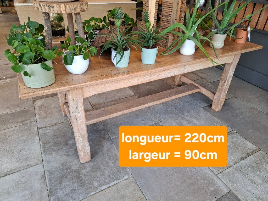 Table en bois, Enlèvement