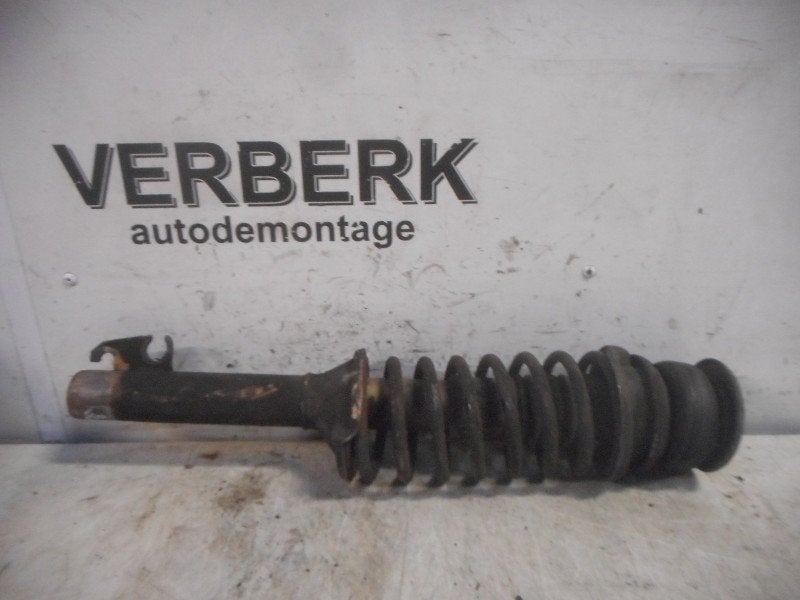 VEERPOOT LINKS VOOR Ford Escort 3 (GAA) (01-1980/12-1986), Auto-onderdelen, Gebruikt, Henry-Ford-Straße  1
50735  Köln, DE, Ford-Werke GmbH
