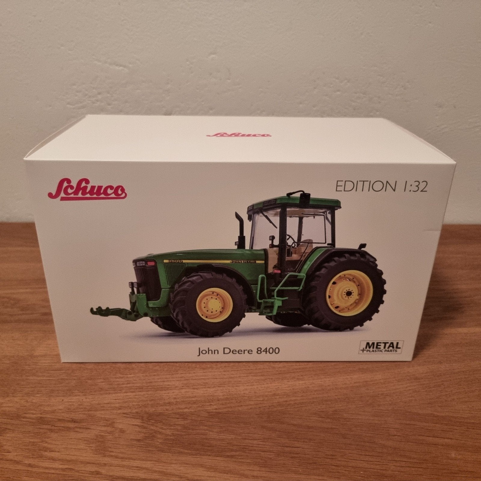 John Deere 8400 Schuco, Ophalen of Verzenden, Nieuw, Tractor of Landbouw, Schuco