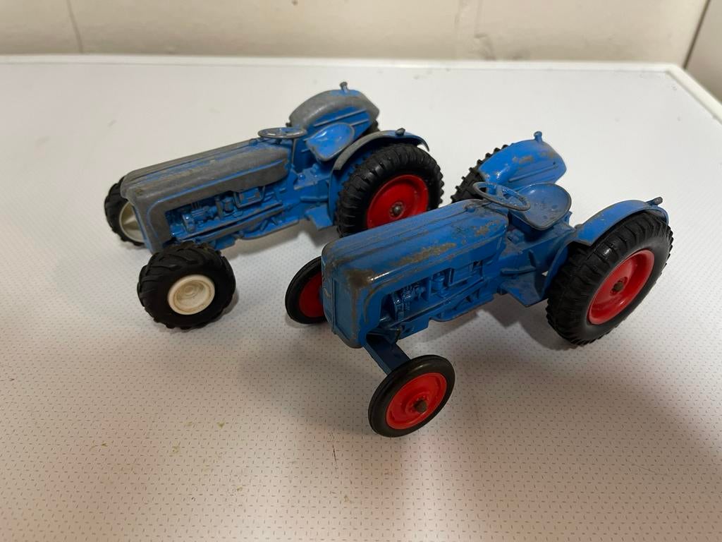 Crescent Toys Fordson Dexta 2 x, Ophalen of Verzenden, Zo goed als nieuw