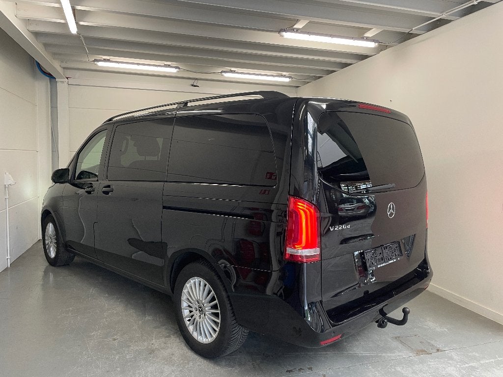 Mercedes-Benz - V220d - 5 plaatsen lichte vracht, Auto's, Automaat, Achterwielaandrijving, 4 cilinders, Zwart