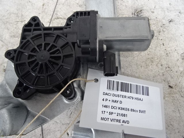 MOTEUR LEVE VITRE ELECTRIQUE AVANT DROIT Dacia Duster (HS), Utilisé, Avant, Dacia