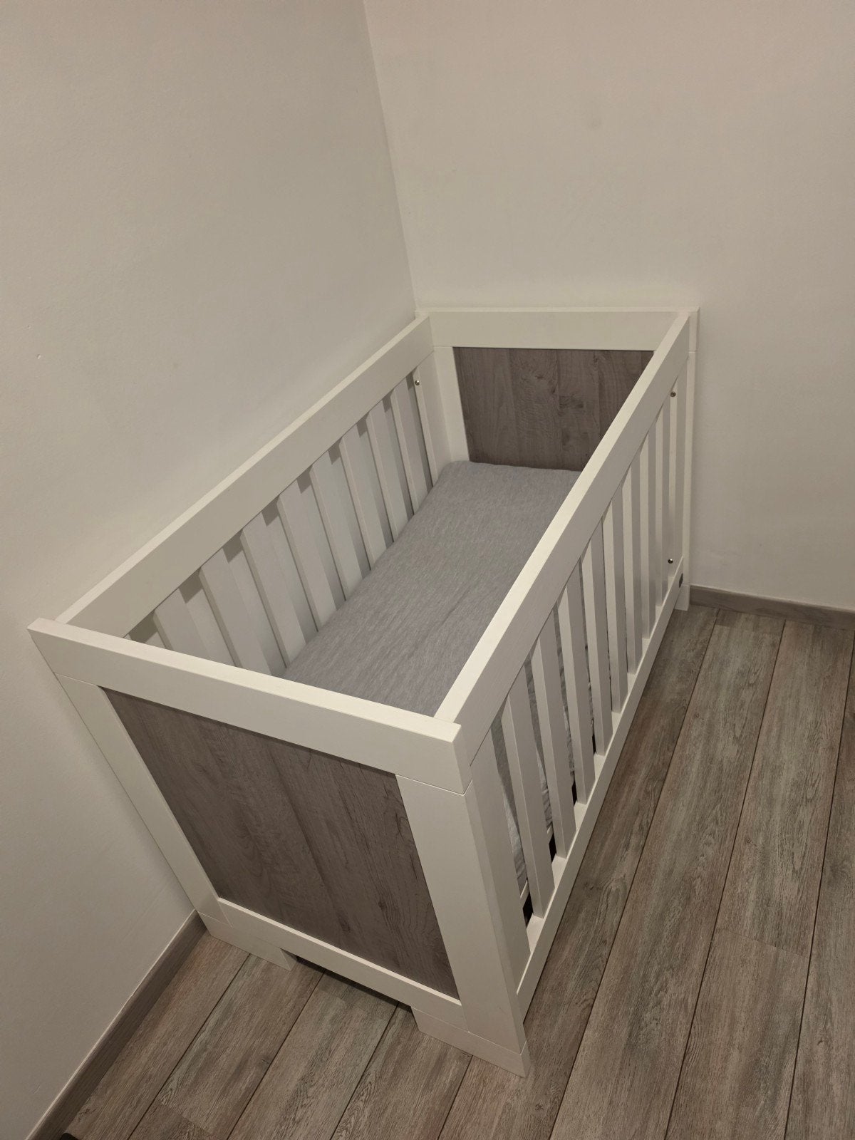 Babybed 120 x 60 te koop perfecte staat., Kinderen en Baby's, Kinderkamer | Complete kinderkamers, Ophalen