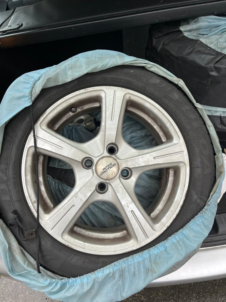 4 Pneus hiver FULDA 185 55R15 sur jantes et housses, Autos : Pièces & Accessoires, Autres pièces automobiles, Enlèvement, Utilisé