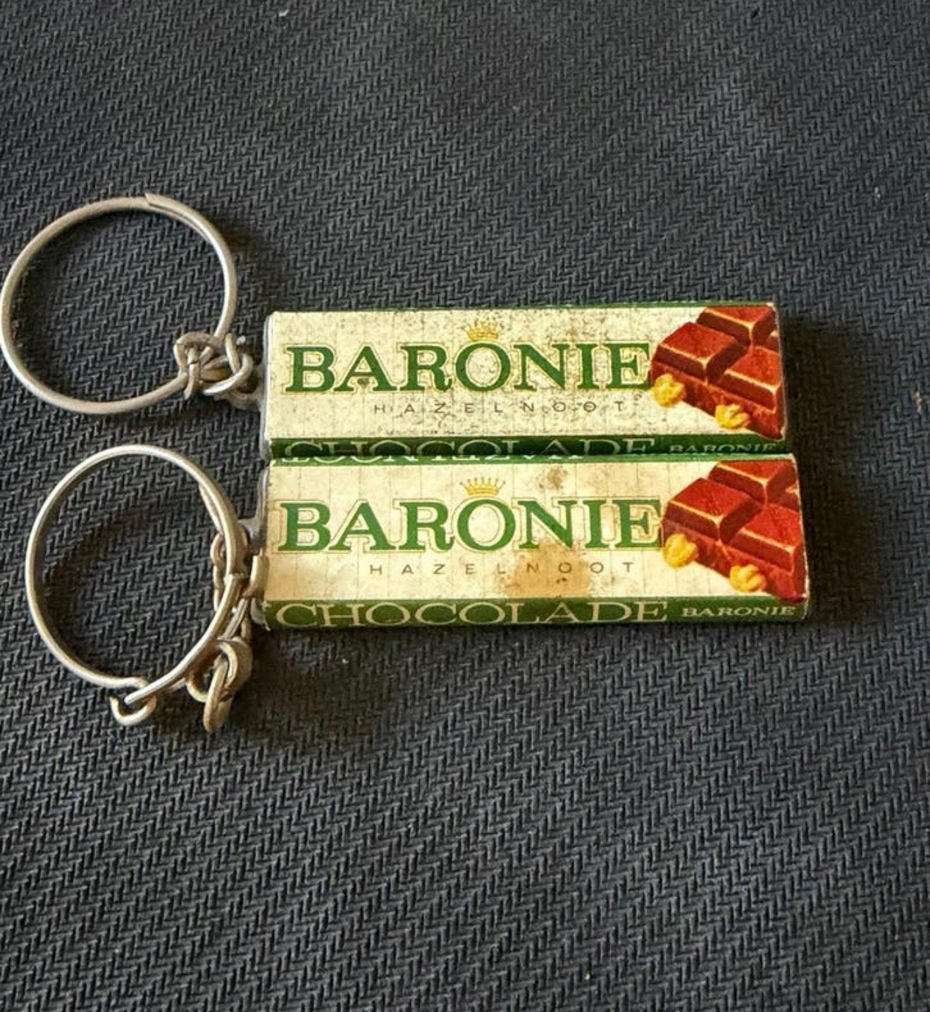 Vintage Baronie Hazelnoot sleutelhangers – Set van 2, Verzenden, Gebruikt, Merk