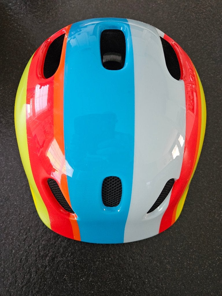kinderhelm Polisport regenboog kleuren., Vélos & Vélomoteurs, XXS, Polisportcycle, Garçon ou Fille, Comme neuf