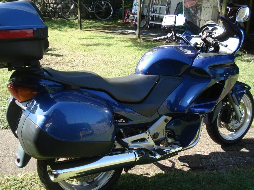 heel mooie honda deauville met 31000 km, Motoren, Cardan-aandrijving, 2 cilinders, Motorrijbewijs A, Gebruikt